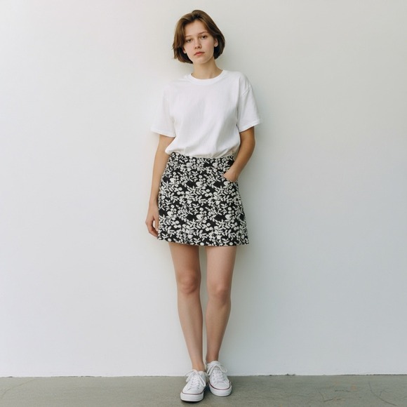 LOFT Dresses & Skirts - LOFT ‎ size 4Petite Skirt Black White Floral Print business Style Size 4P